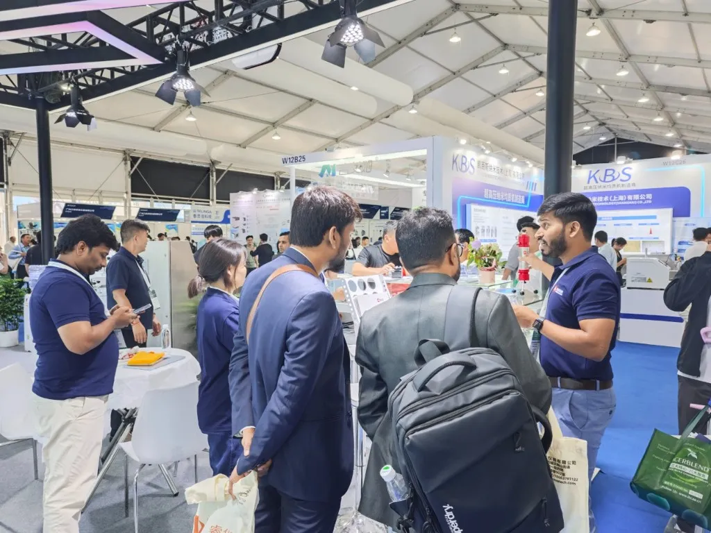 Visitors and DSP team members at the chromatography exhibition booth