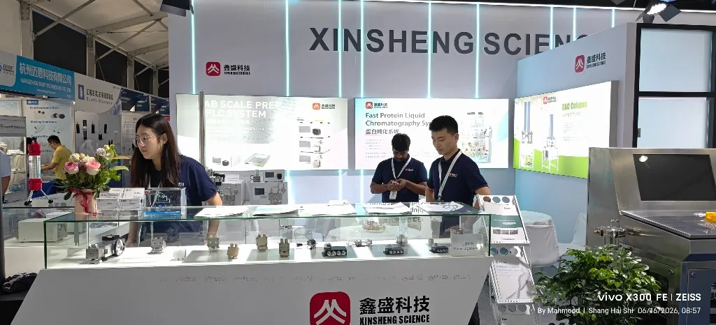 DSP booth staff with Prep HPLC, FPLC and DAC Column product displays
