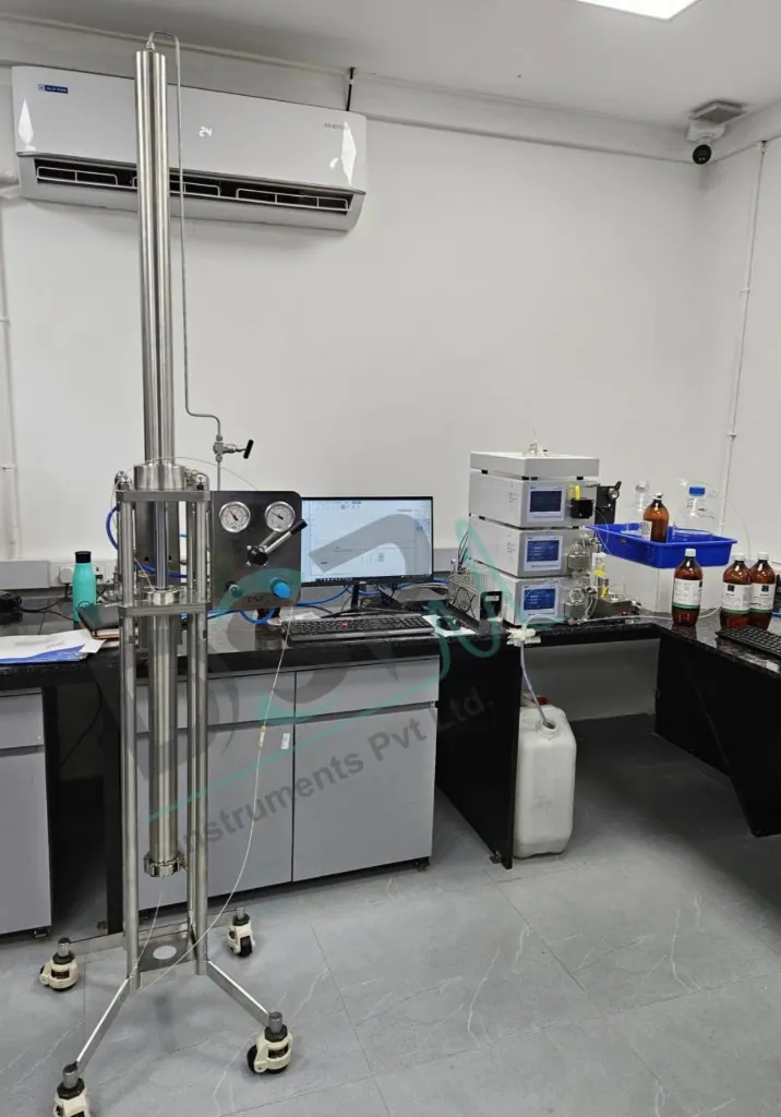 Mobile stainless steel chromatography column with LabPure prep HPLC modules and workstation